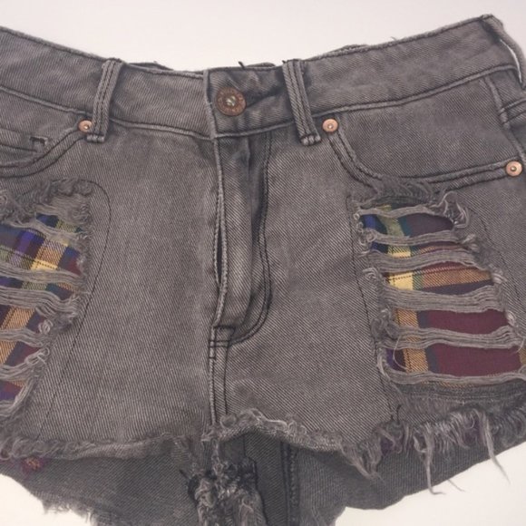 Bullhead Denim Distressed Frayed High Rise Shorts - Picture 4 of 5